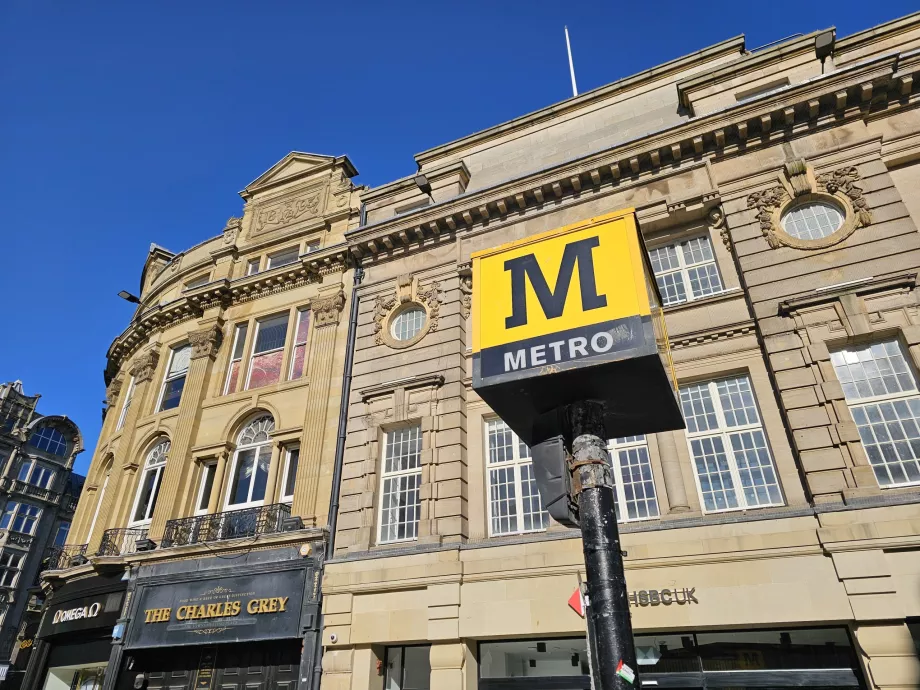 Marcação da entrada da estação de metro