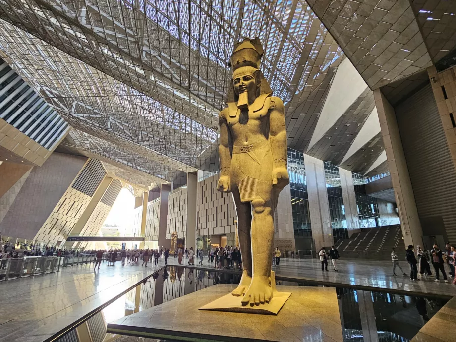 Estátua de Ramsés II