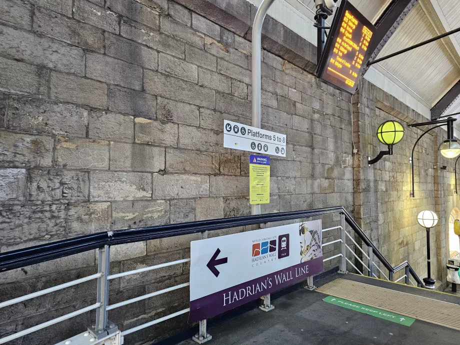 Plataforma da estação de Hexham para Newcastle