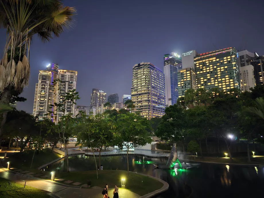 Parque KLCC durante a noite