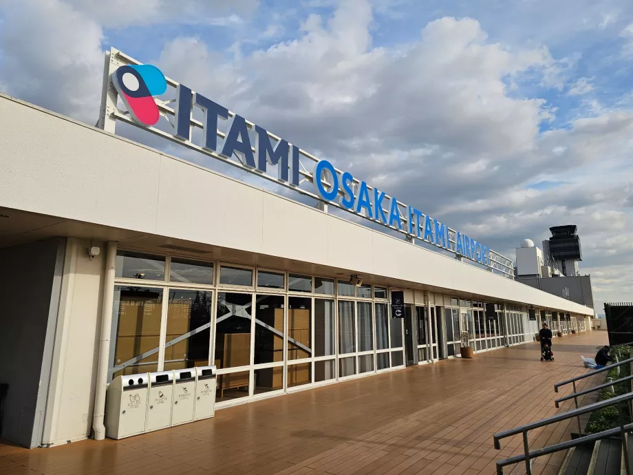 Inscrição "Osaka-Itami"