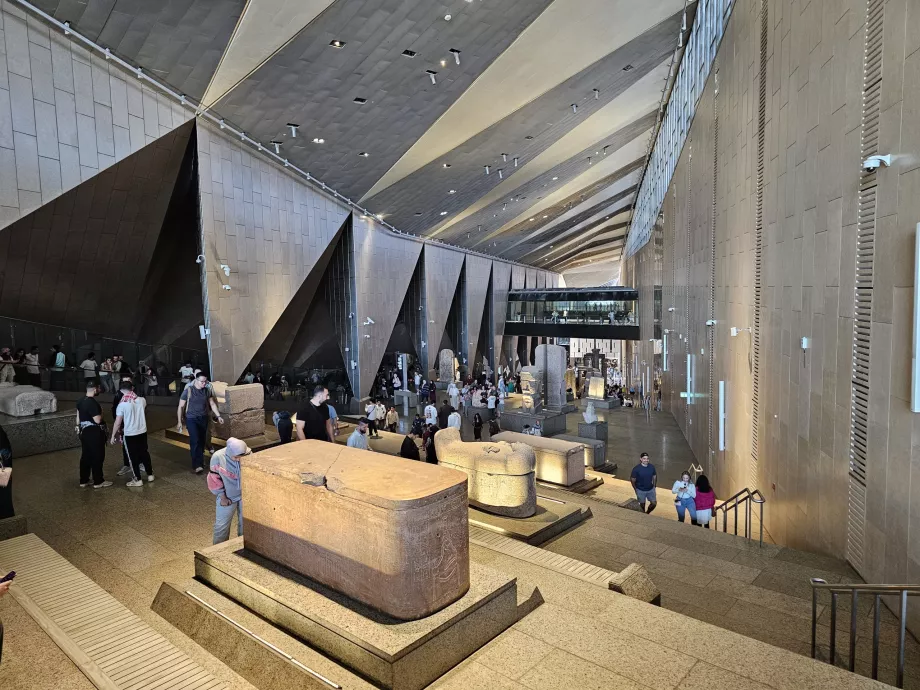 Escadaria principal do museu