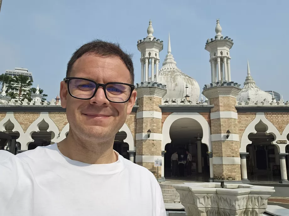 Eu na mesquita de Jamek