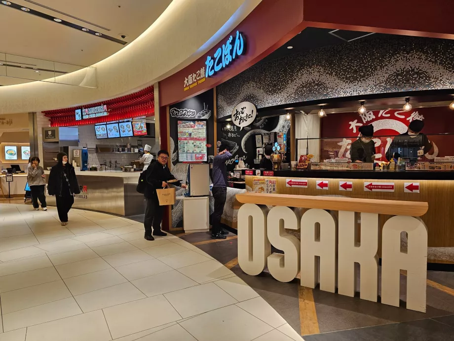 Restaurante após o controlo de segurança