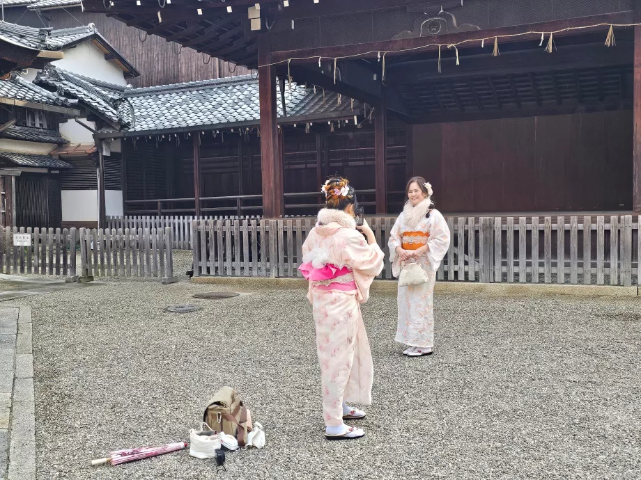 Caminhada em trajes de gueixa