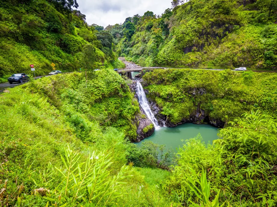 Cascata na estrada de Hana