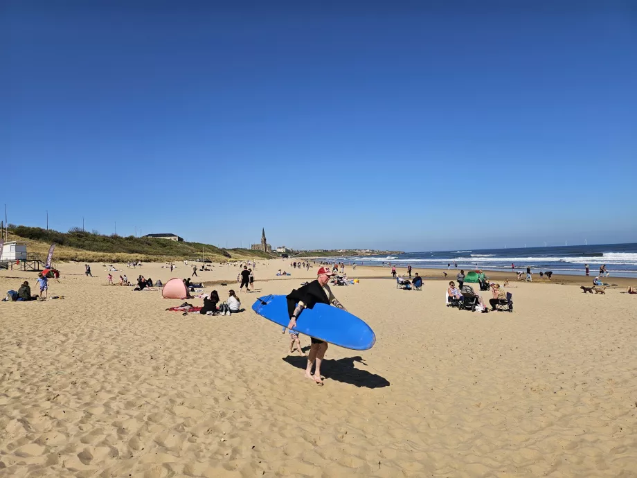 Surf na praia de Long Sands