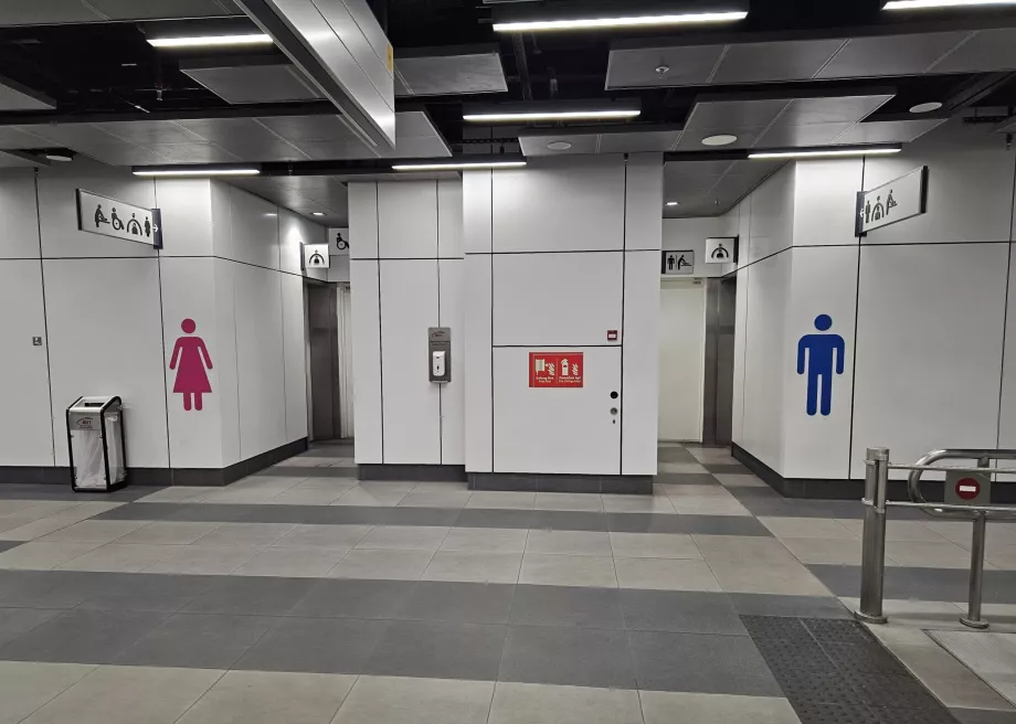 Casa de banho gratuita na estação de metro