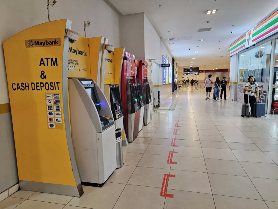 Caixas automáticos em balcões de caixa