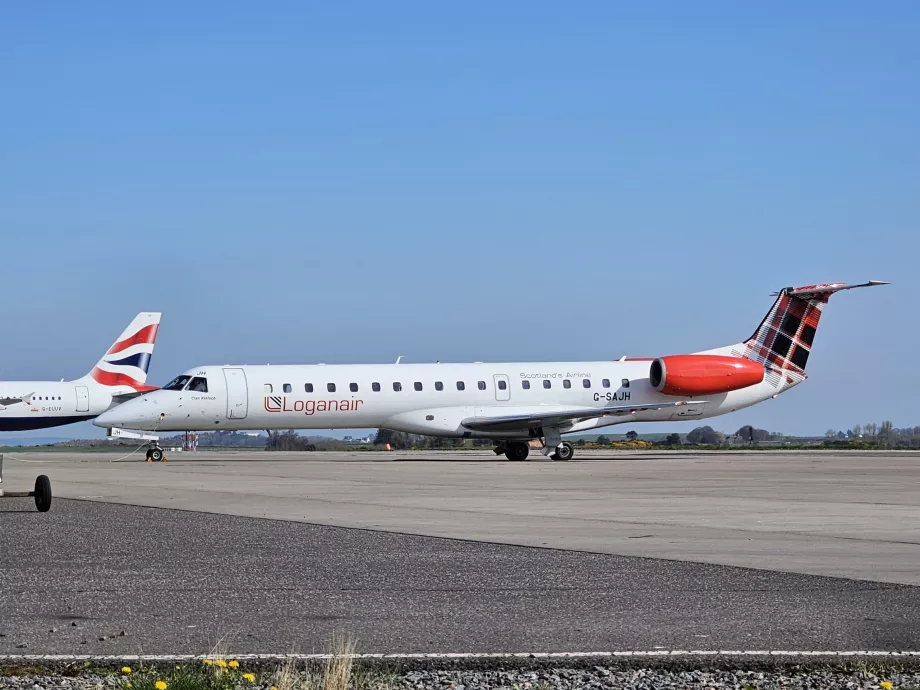 Embraer 145 no Aeroporto de Inverness