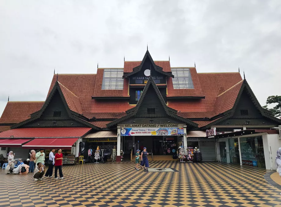 Venda de bilhetes para a Torre Taman Sari