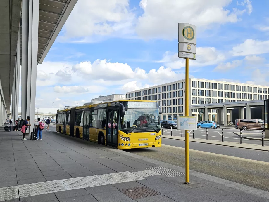 Autocarro X7, aeroporto BER