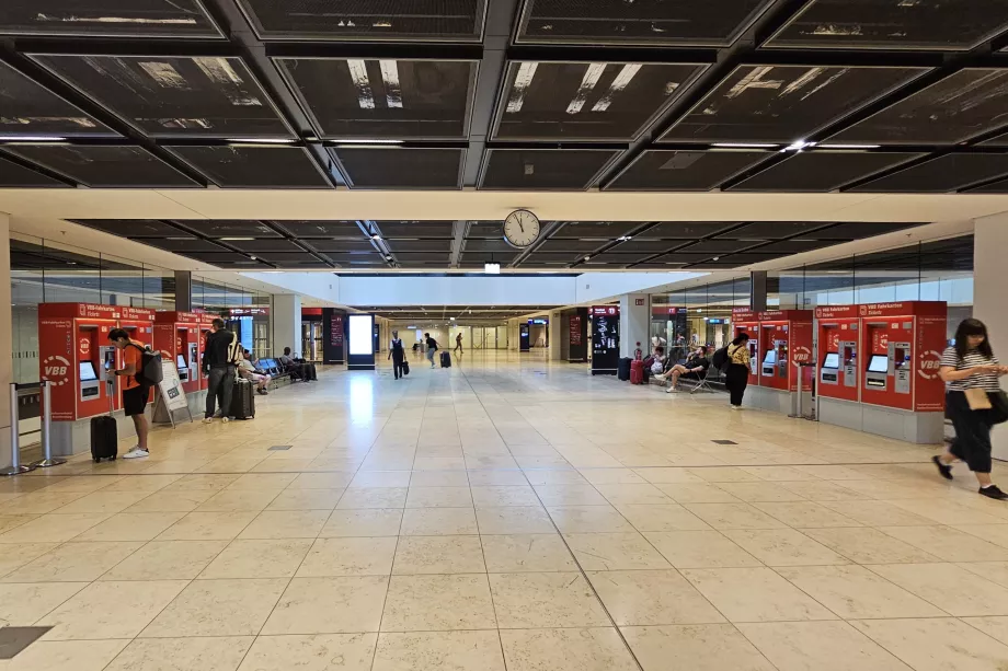Bilhetes de comboio antes de entrar na plataforma