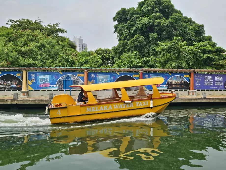 Táxi aquático de Melaka
