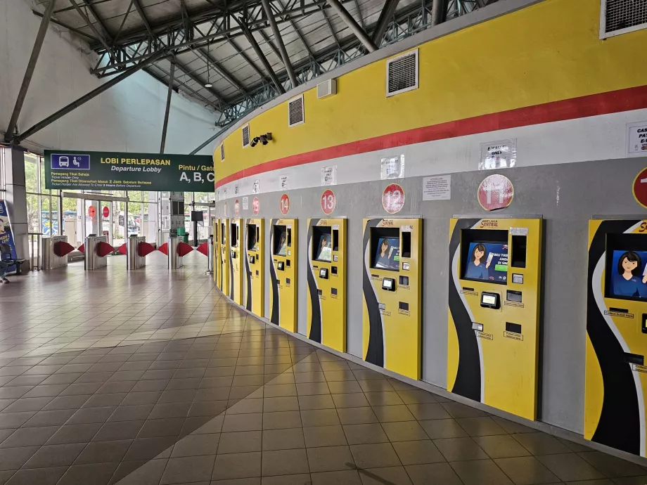 Máquinas de venda automática de bilhetes, estação de autocarros
