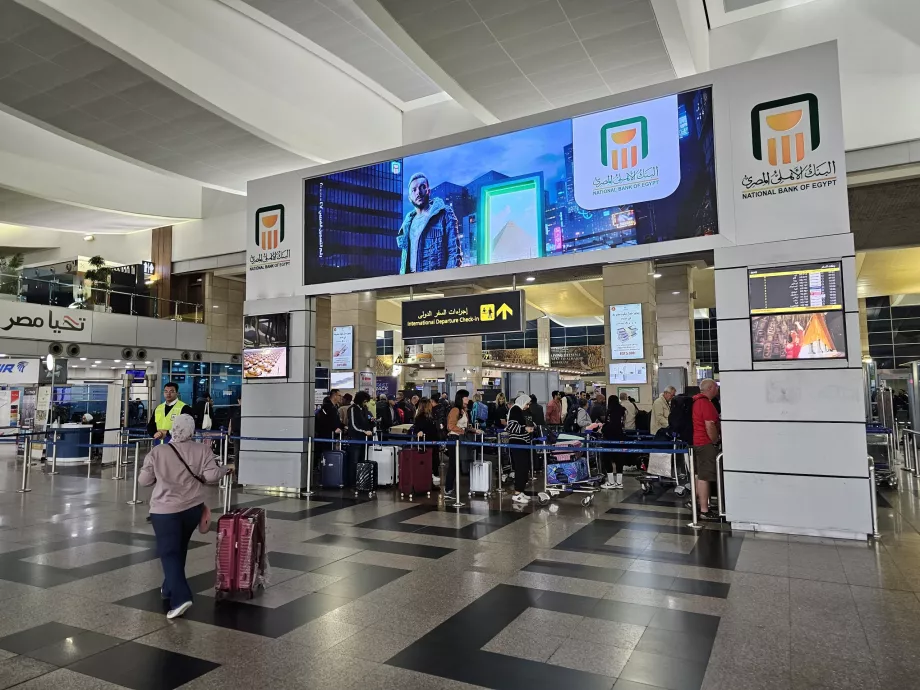 Controlo de segurança antes de entrar no terminal