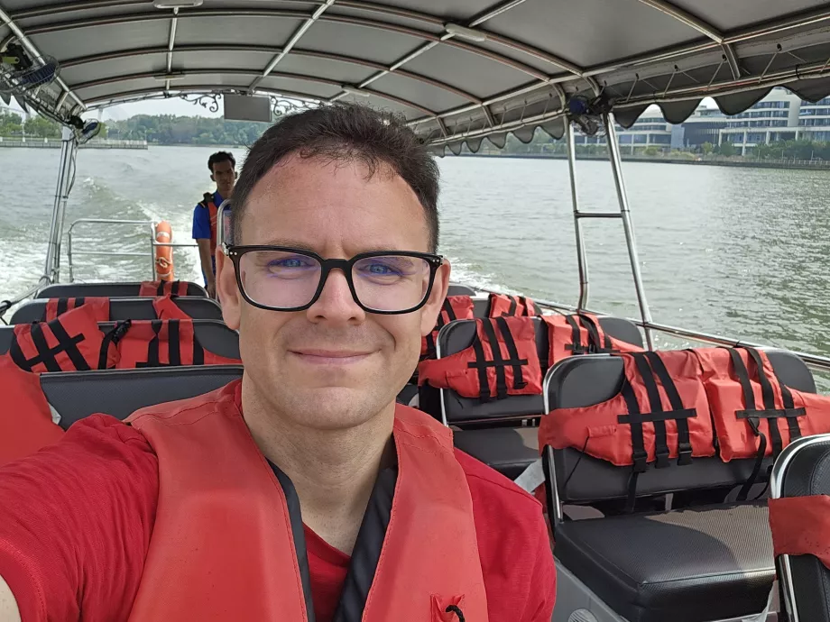 Eu no barco, táxi aquático