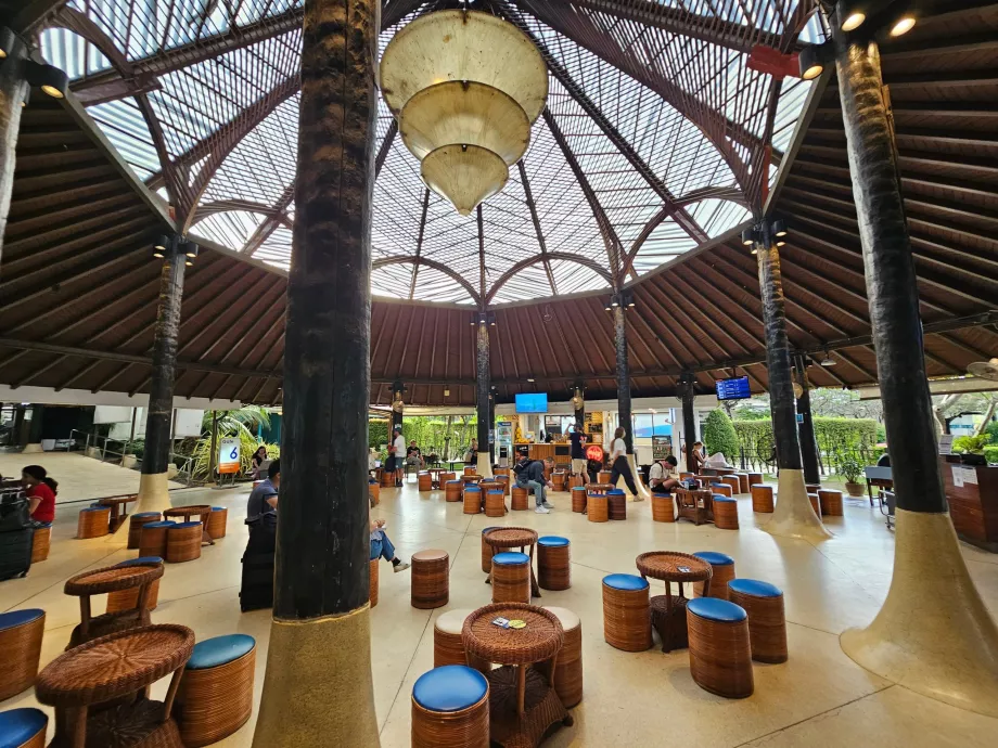 Zona da porta de embarque na secção internacional