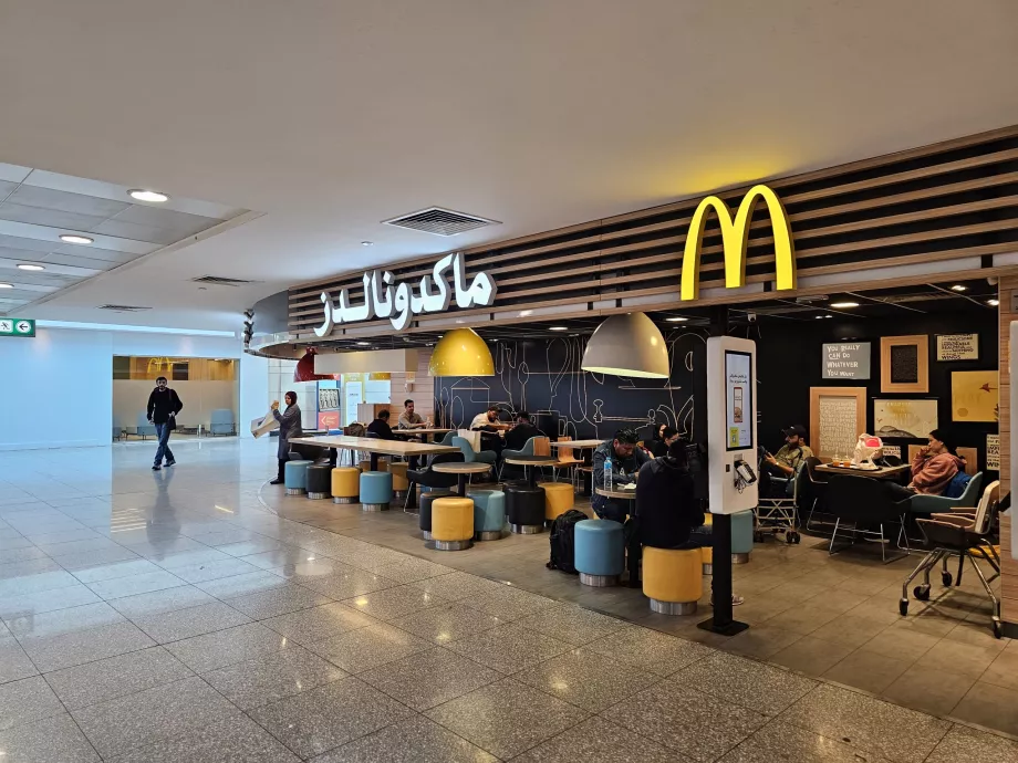 McDonald's, secção de trânsito, Terminal 2