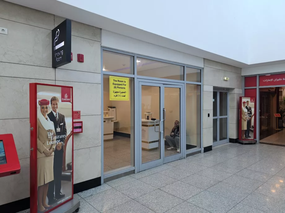 Sala de fumadores, secção de trânsito, terminal 2