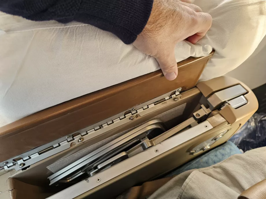 Mesa de jantar no apoio de braço