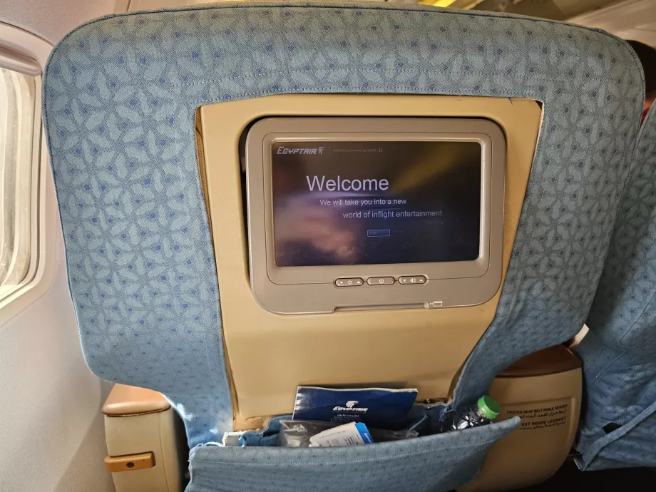 Ecrãs individuais no banco