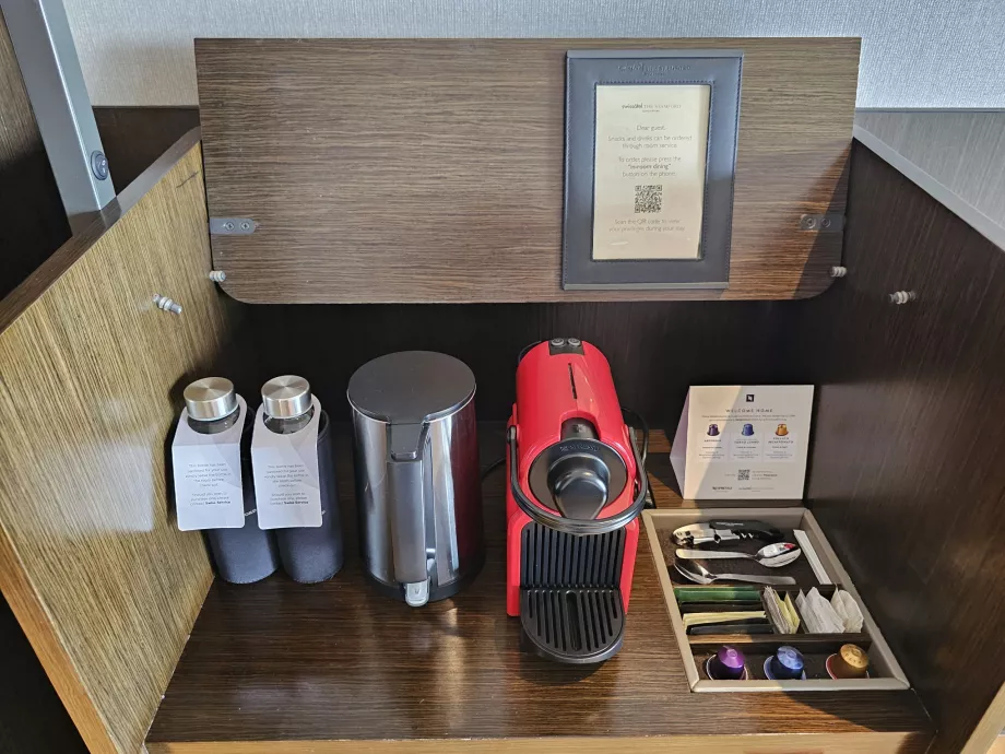 Máquina de café e água gratuitas