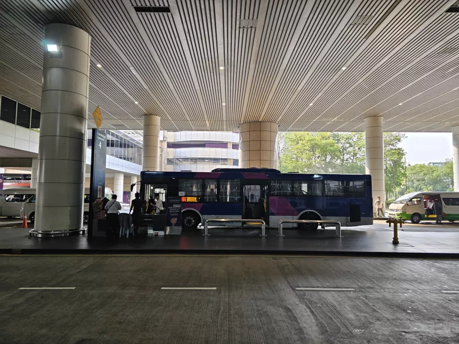 Paragem do autocarro, Terminal 1