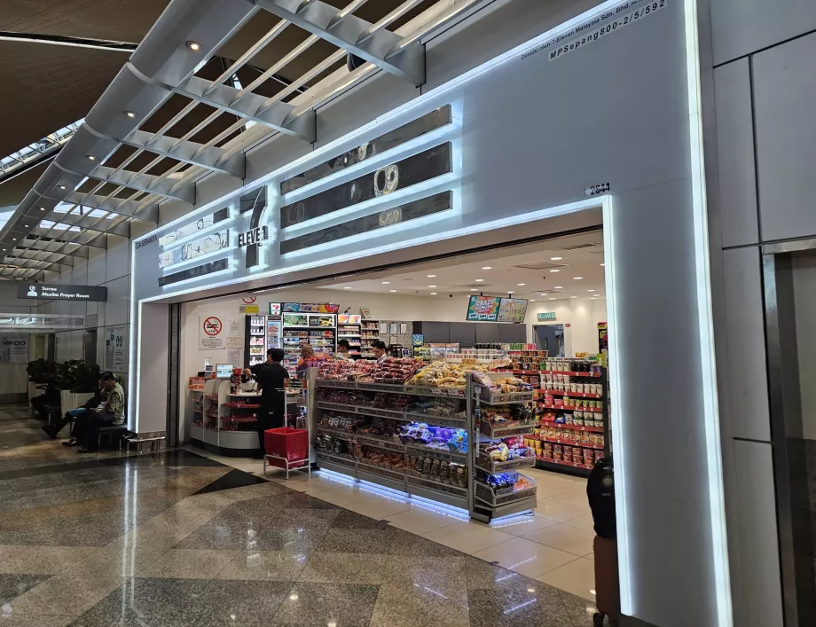 7-Eleven, Terminal 1, área pública