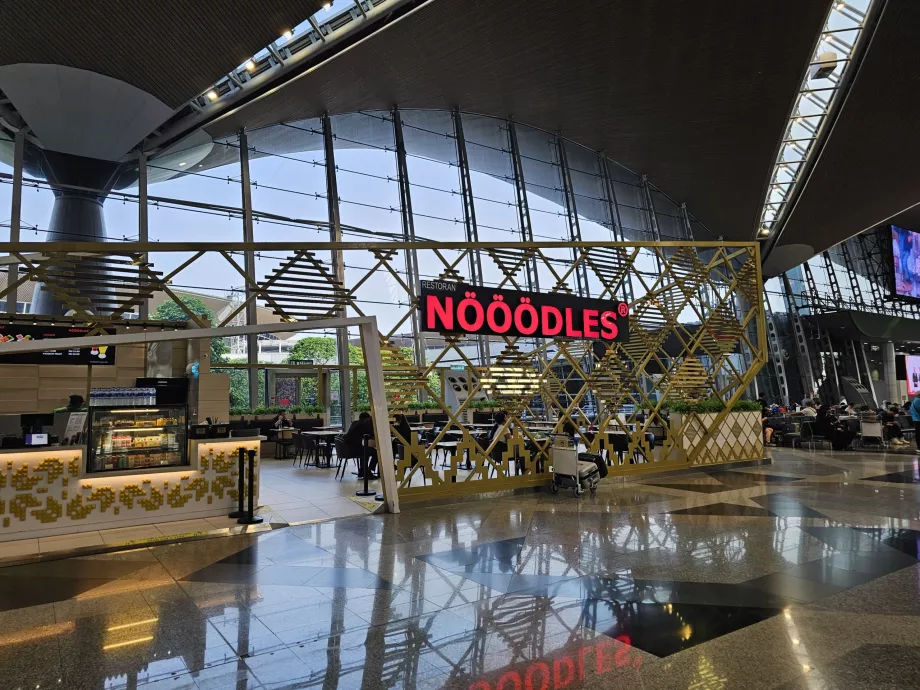 Restaurante Nööödles, área pública, Terminal 1