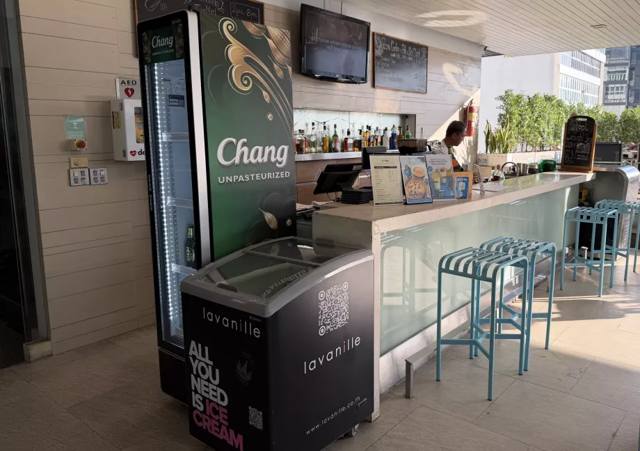 Bar junto à piscina