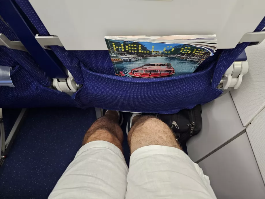 Espaço para as pernas na parte de trás do avião