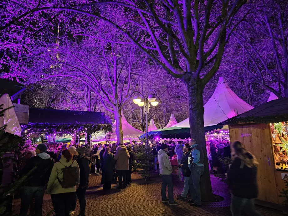 Mercado de Natal de Weiße-Lilie-Brunnen