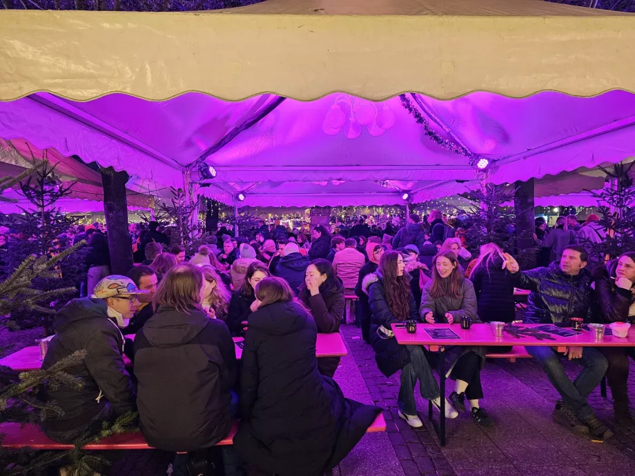 Mercado de Natal de Weiße-Lilie-Brunnen