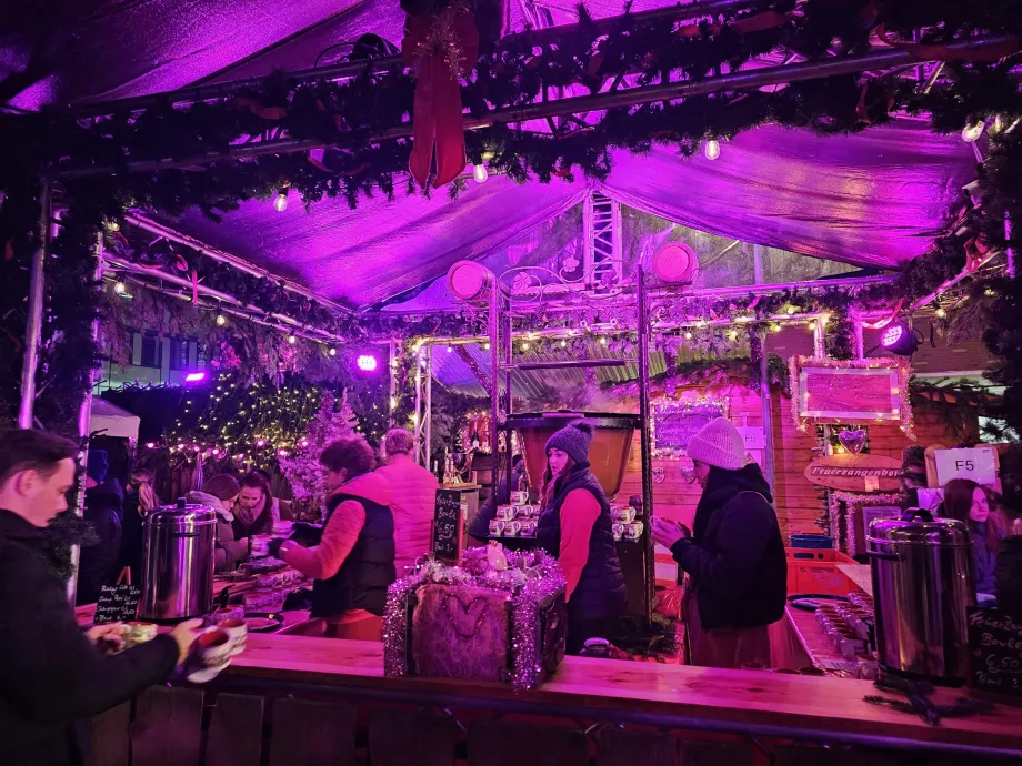 Mercado de Natal de Weiße-Lilie-Brunnen