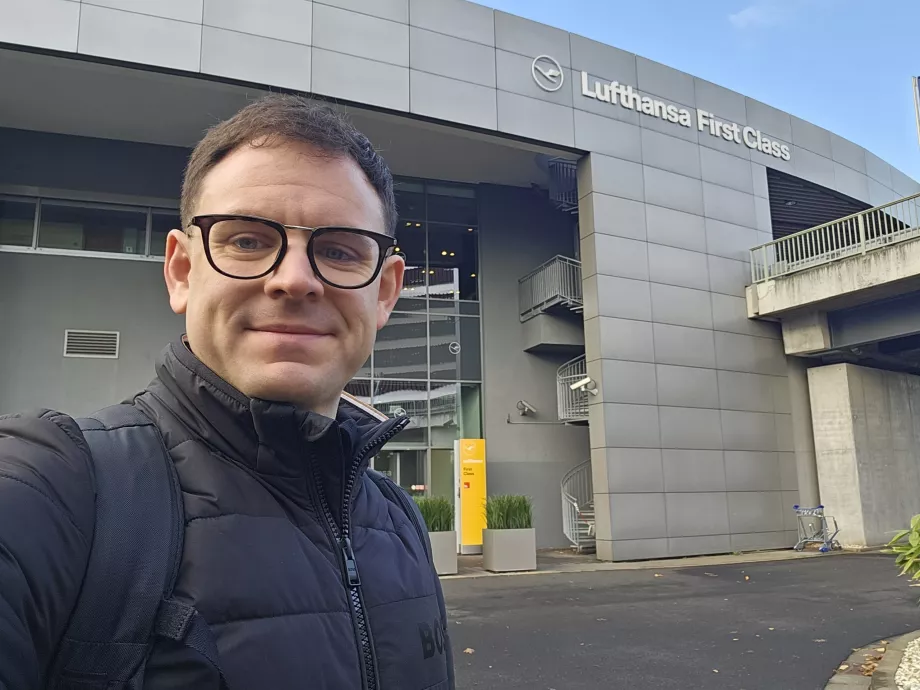 Eu antes do terminal de primeira classe