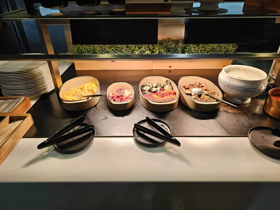 Buffet - oferta de pequeno-almoço quente