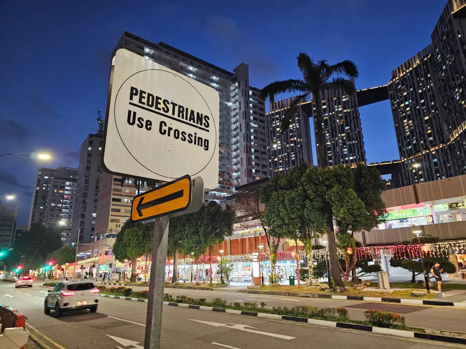 Sinal de informação para peões