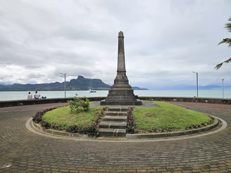 Monumento à Batalha Naval de Mahebourg