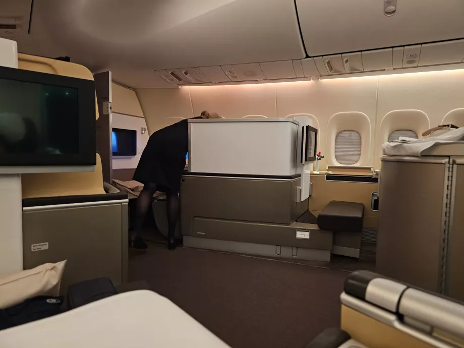 Cabina de primeira classe vista do lugar 2A