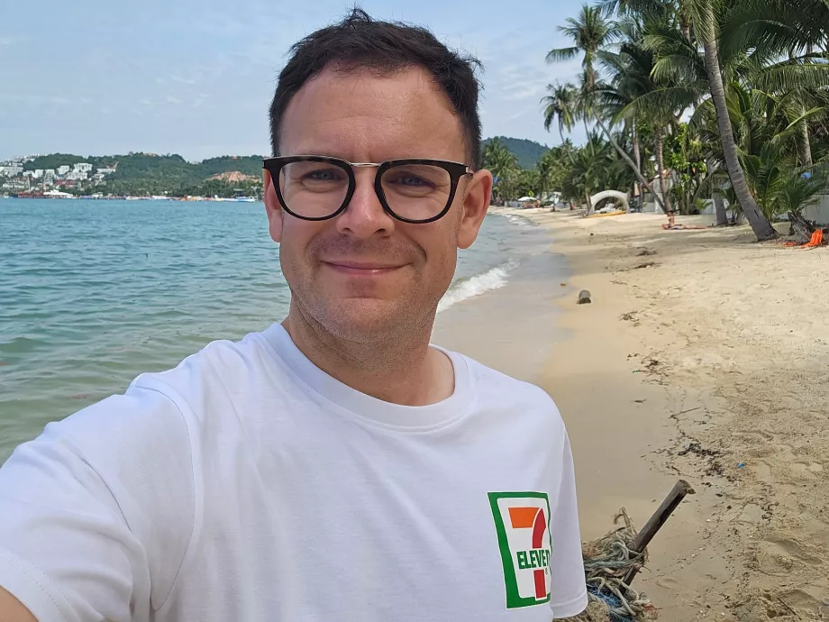 Eu na praia de Bangrak