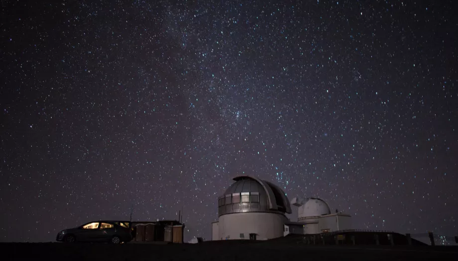 Céu noturno sobre Mauna Kea