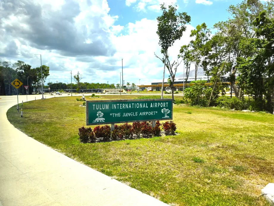 Entrada do Aeroporto de Tulum