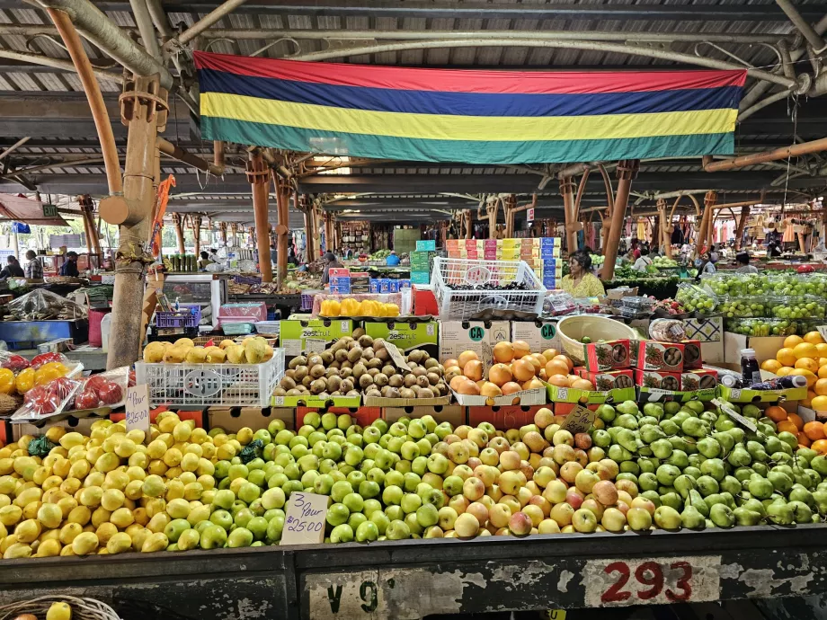 Mercado no centro de Flacq