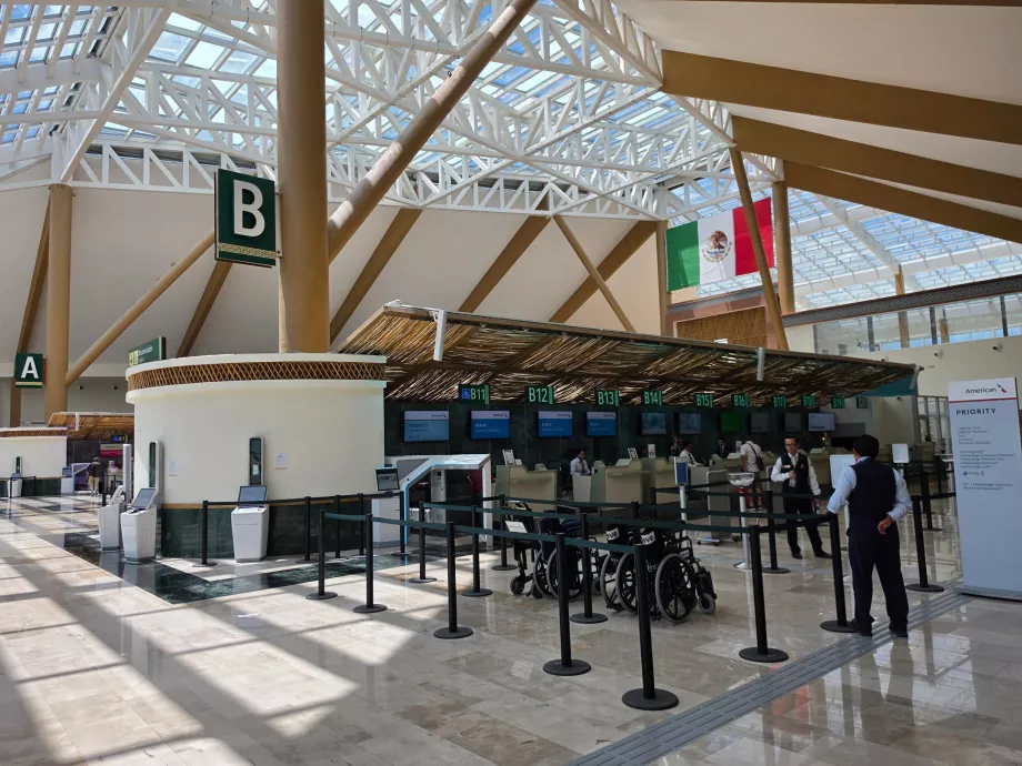 Piso das partidas, junto aos balcões de check-in