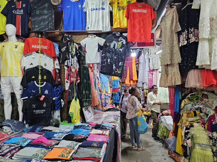 Mercado no centro de Flacq