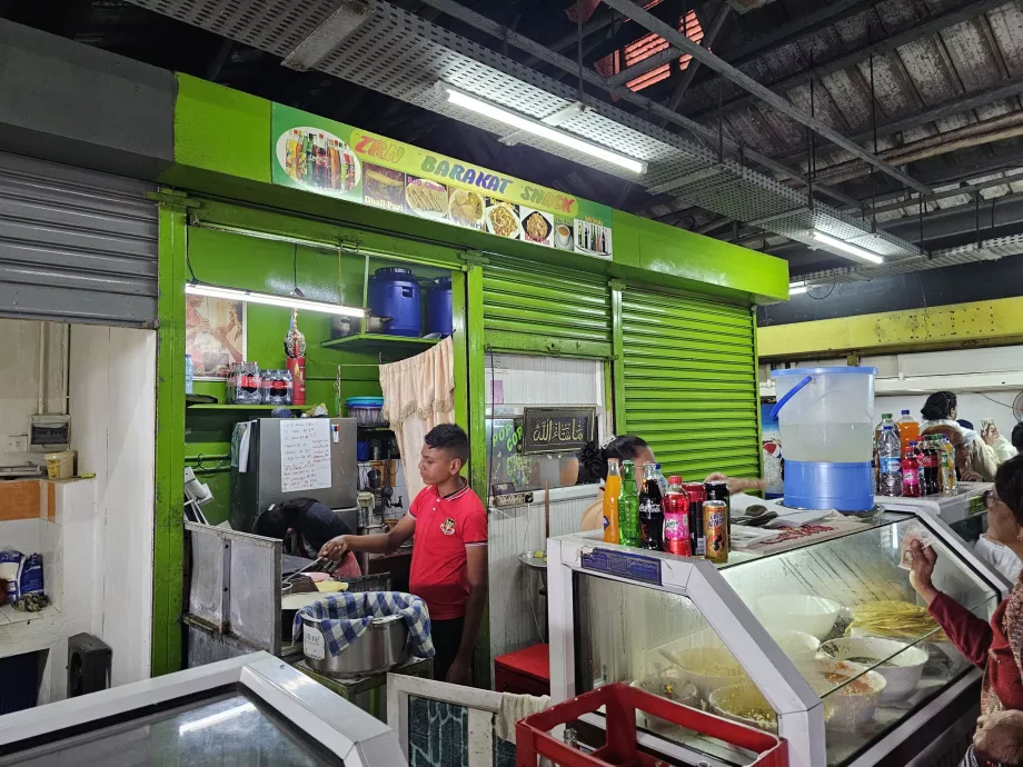 Mercado no centro de Flacq, bancas de comida