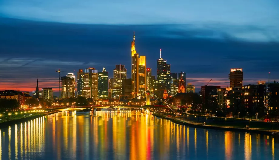 Panorâmica nocturna de Frankfurt