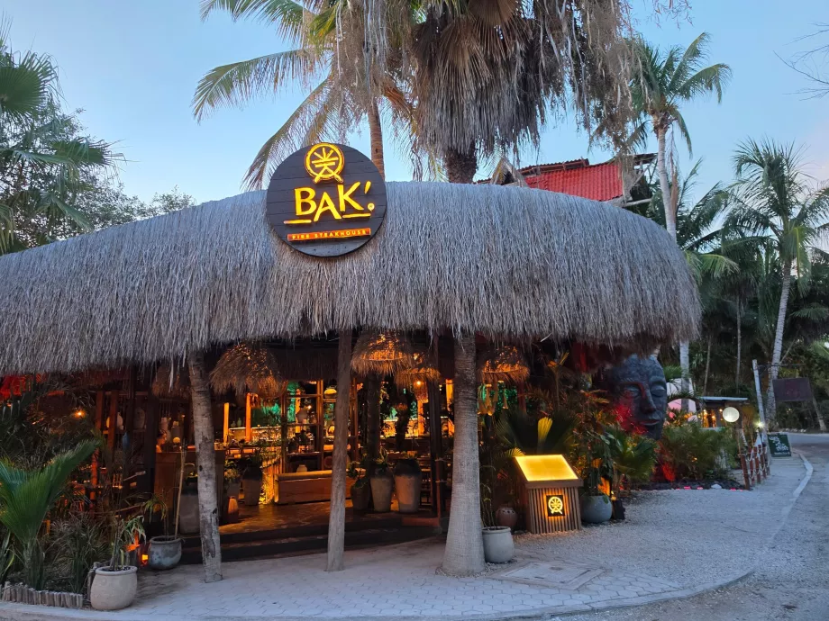 Restaurantes ao longo da estrada principal