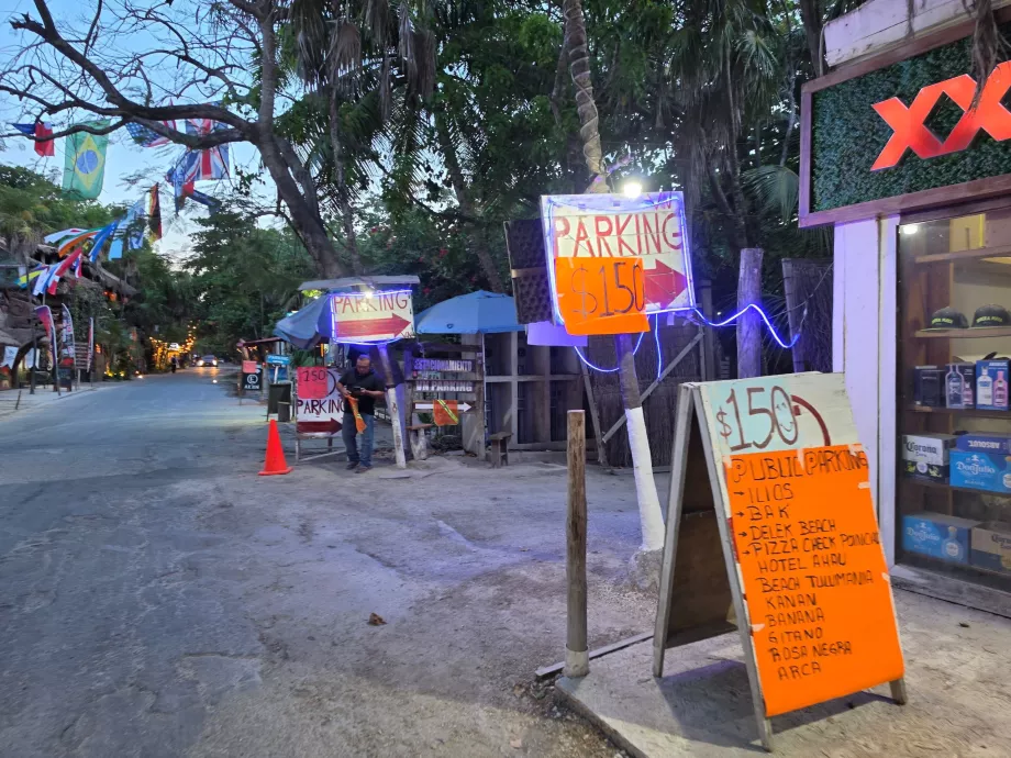 Parque de estacionamento em Tulum